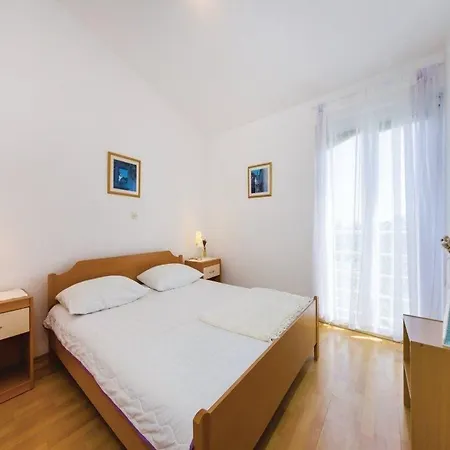 Apartament Mare *